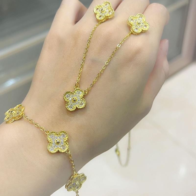 ネックレス ブレスレット 四葉クローバー フラワー お花 パヴェ ネックレス ブレスレット 四葉クローバー フラワー お花 パヴェ