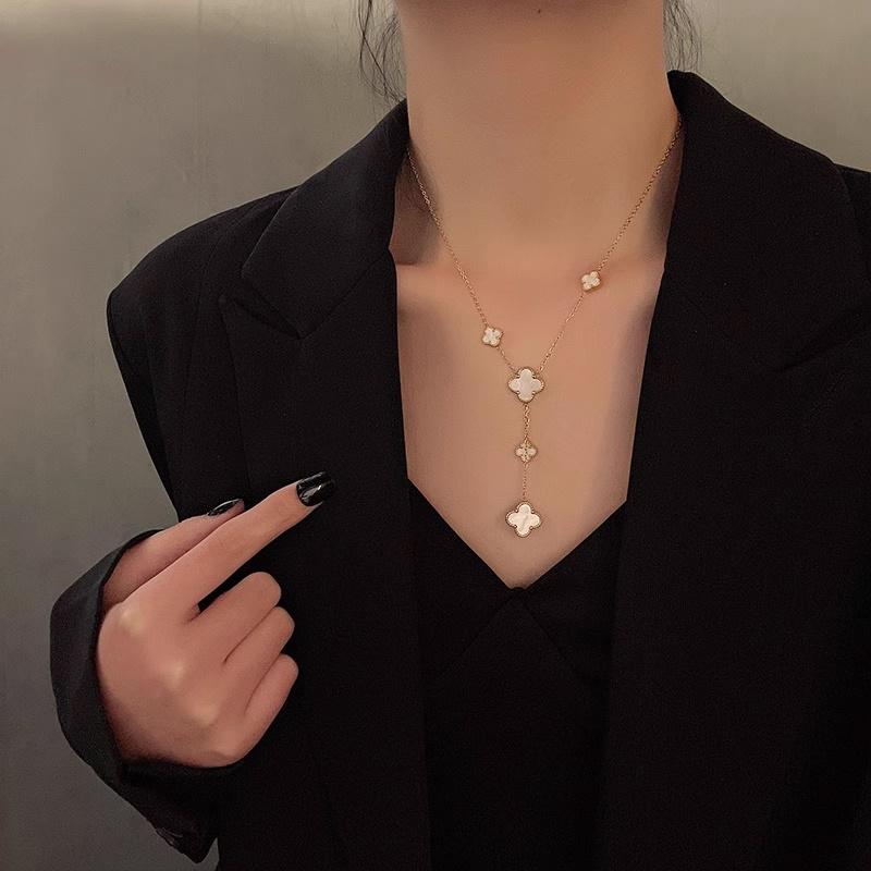 ロングネックレス 四葉クローバー 両面 リバーシブル ブラック ロングネックレス 四葉クローバー 両面 リバーシブル ブラック