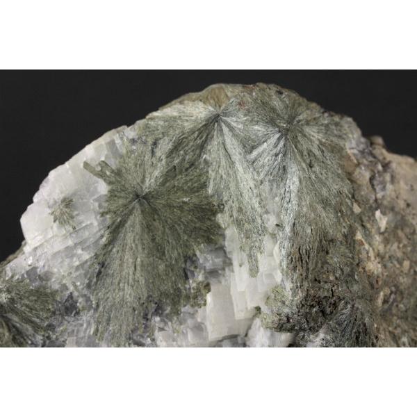 岐阜県産灰鉄輝石 台付 373g : 天然石通販キラリ石 Yahoo!店 - 通販