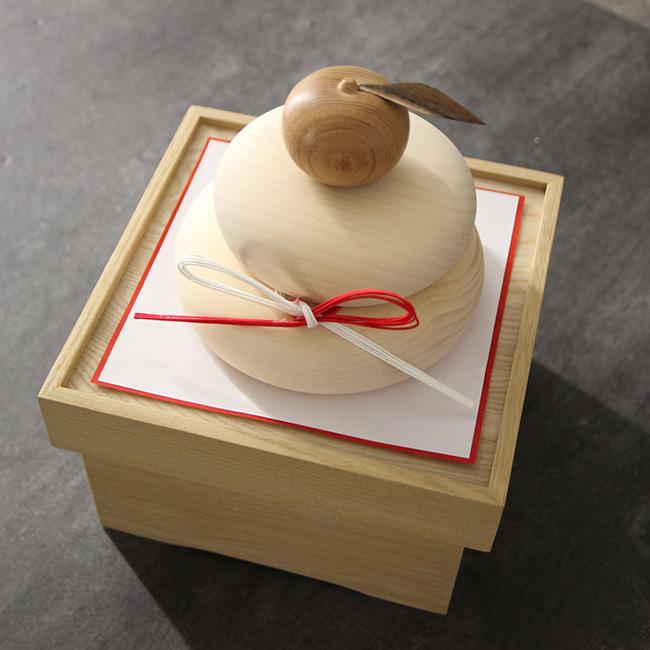 鏡餅 径150mm 台付き 蝶結び水引付き(鏡もち 木製 木 国産 木材