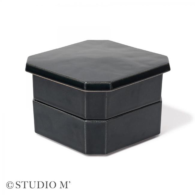 studio m' スタジオエム 隅切二段重(お正月 おせち お節 おもてなし