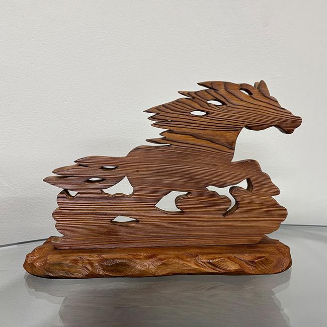 屋久杉 天翔ける駿馬(高級 屋久島 杉 馬 置物 午 木彫り 和風 馬の置物
