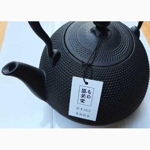南部鉄器 南部鉄瓶 なつめ形 アラレ文様 1.2リットル 日本が誇る伝統