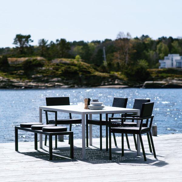 meubles de jardin blanc-noir-style-scandinave-années-60