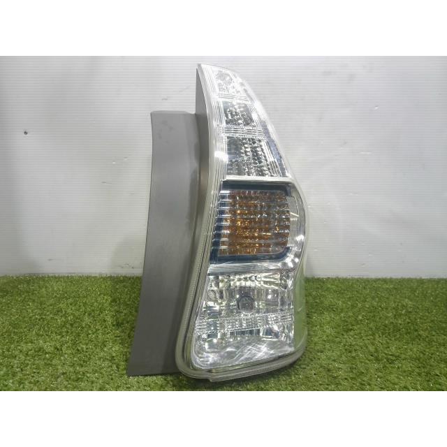 プリウスα DAA-ZVW41W 右 テールランプ テールレンズ 1G3 81551-47140