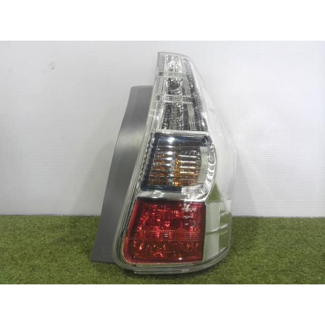 プリウスα DAA-ZVW41W 右 テールランプ テールレンズ 1G3 81551 プリウスα DAA-ZVW41W 右 テールランプ テールレンズ 1G3 81551