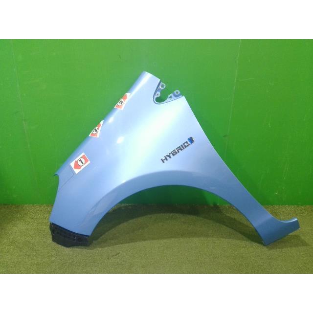 アクア DAA-NHP10 左フロントフェンダー G 082 FD24 53812-52410