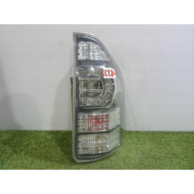 ヴォクシー DBA-ZRR70W 右 テールランプ テールレンズ 202 81551-28590 