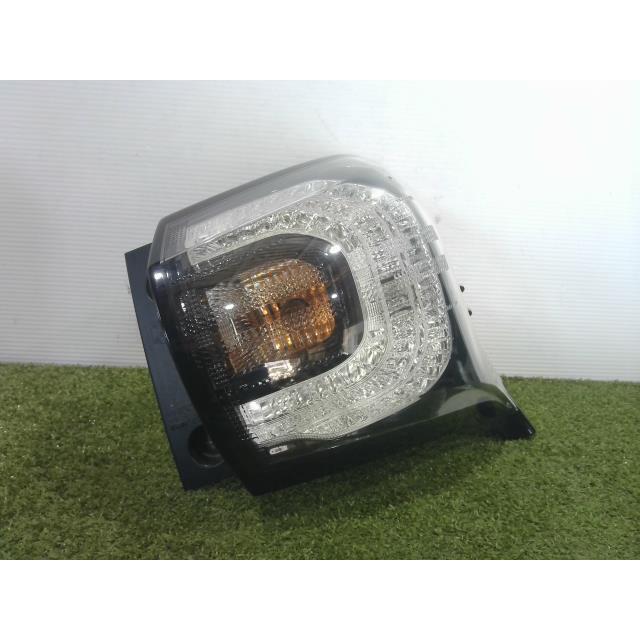 シエンタ(車) シエンタ DBA-NSP170G 右 テールランプ テールレンズ 1F7