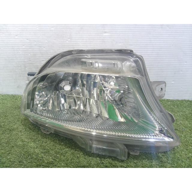 車 レクサス LX 右フォグランプ 81360-60161
