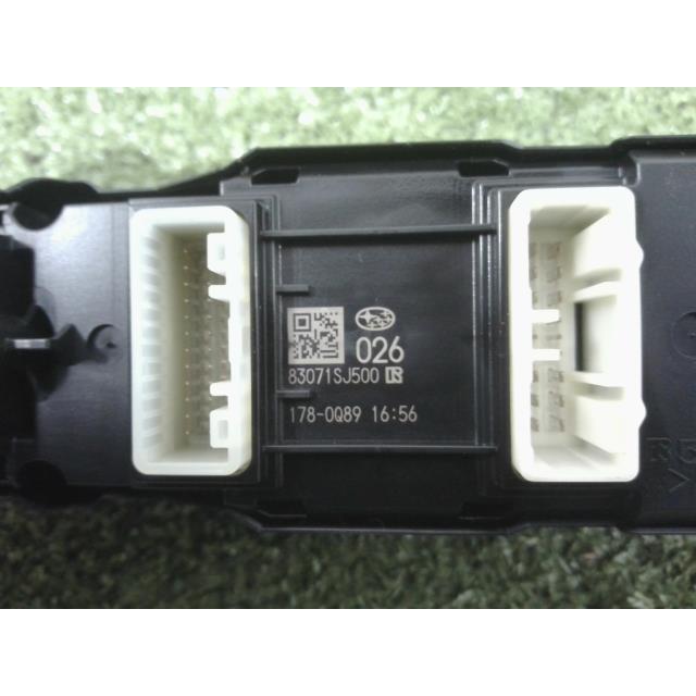 フォレスター 5AA-SKE パワーウインドウスイッチ D4S 83071SJ500