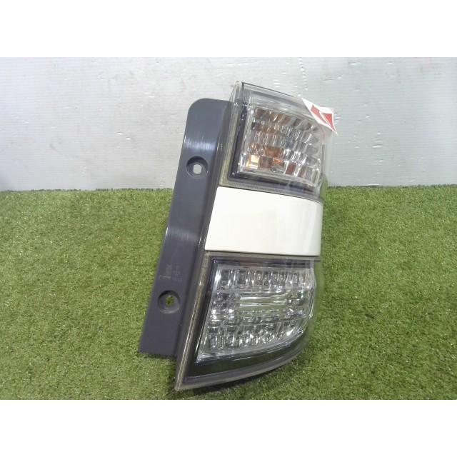 ヴェルファイア DBA-ANH20W 右 テールランプ テールレンズ 070 81551