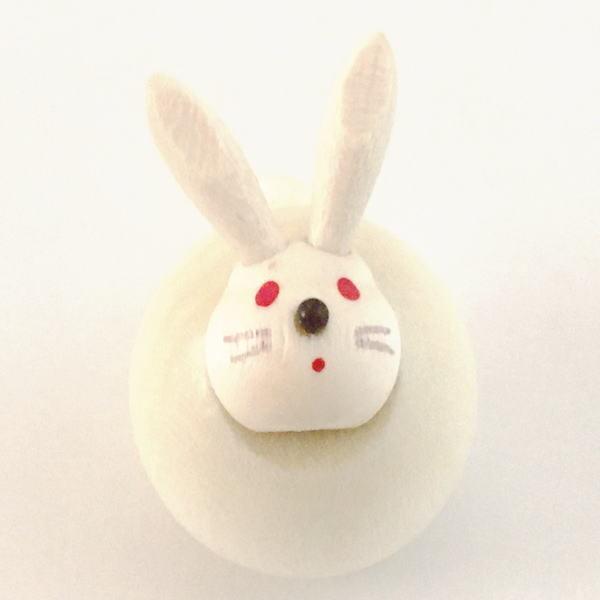 木製の十二支（干支） の 2011 うさぎの起き上がりこぶし 白 木