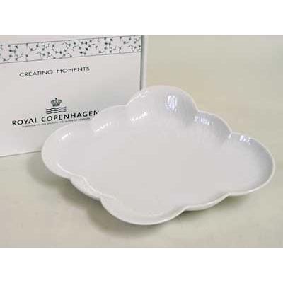 【在庫限定50％OFF】ロイヤルコペンハーゲン ホワイトパルメッテ　ひし形トレー26cm（2501726） | 