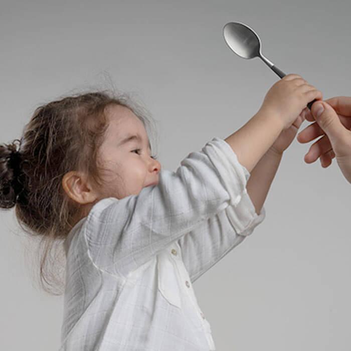 正規品 クチポール アリス カトラリー セット 子供用 ホワイト シルバー BOX入り Cutipol Alice 【4点までメール便送料無料】 | Cutipol | 02