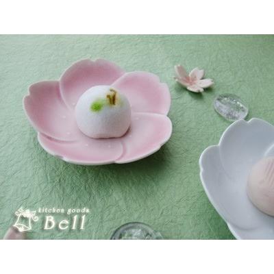 桃色桜小皿 デザート皿 銘々皿 トレー 花形 取り皿 日本製 : み 桃色桜小皿 デザート皿 銘々皿 トレー 花形 取り皿 日本製 : み