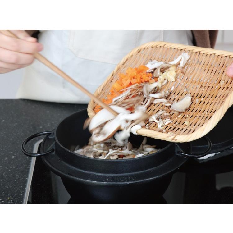 岩鋳（IWACHU） ごはん鍋 南部鉄器 3合炊 (秋田杉製木蓋付) 日本製 IH