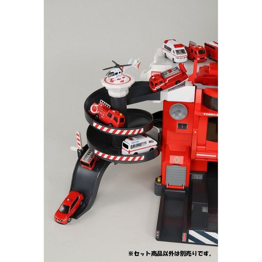 タカラトミー トミカ 無線でピピッと出動指令! 変形ファイヤー タカラトミー トミカ 無線でピピッと出動指令! 変形ファイヤー
