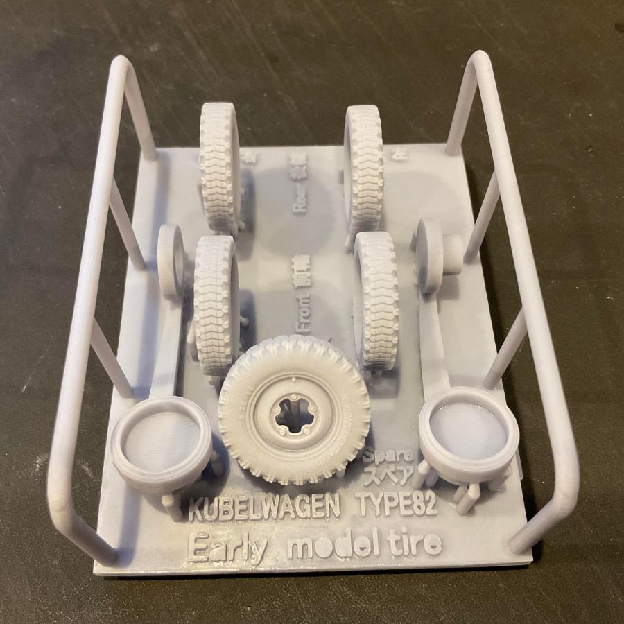 1/35スケール 　キューベルワーゲン初期型タイヤセット（マスキング治具付き）＊本体キットは含まれません |  | 02