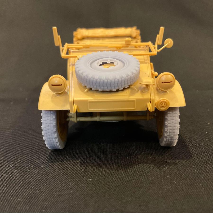 1/35スケール 　キューベルワーゲン初期型タイヤセット（マスキング治具付き）＊本体キットは含まれません |  | 04