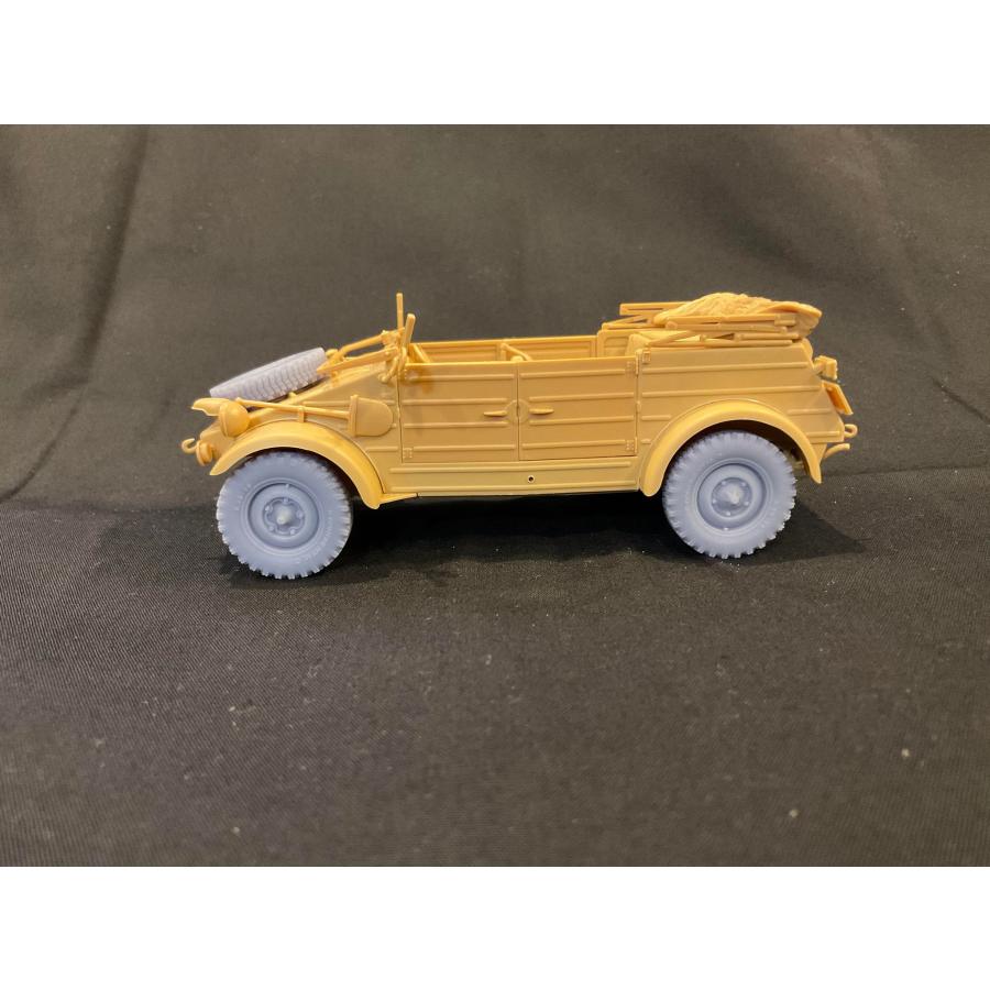 1/35スケール 　キューベルワーゲン初期型タイヤセット（マスキング治具付き）＊本体キットは含まれません |  | 05