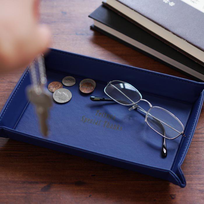 小物入れ メンズ プレゼント 男性 名入れ 名前入り ギフト ボタントレー キャッシュトレー レザー おしゃれ 誕生日 新築祝い 開店祝い 開業祝い 美容室 記念品の名入れプレゼント きざむ 通販 Paypayモール