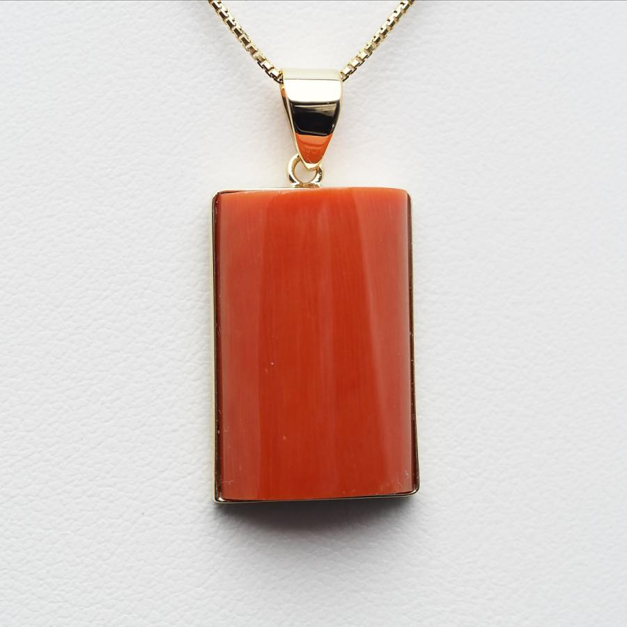 虫食い珊瑚のペンダントトップ18金使い （赤珊瑚丸玉ネックレス