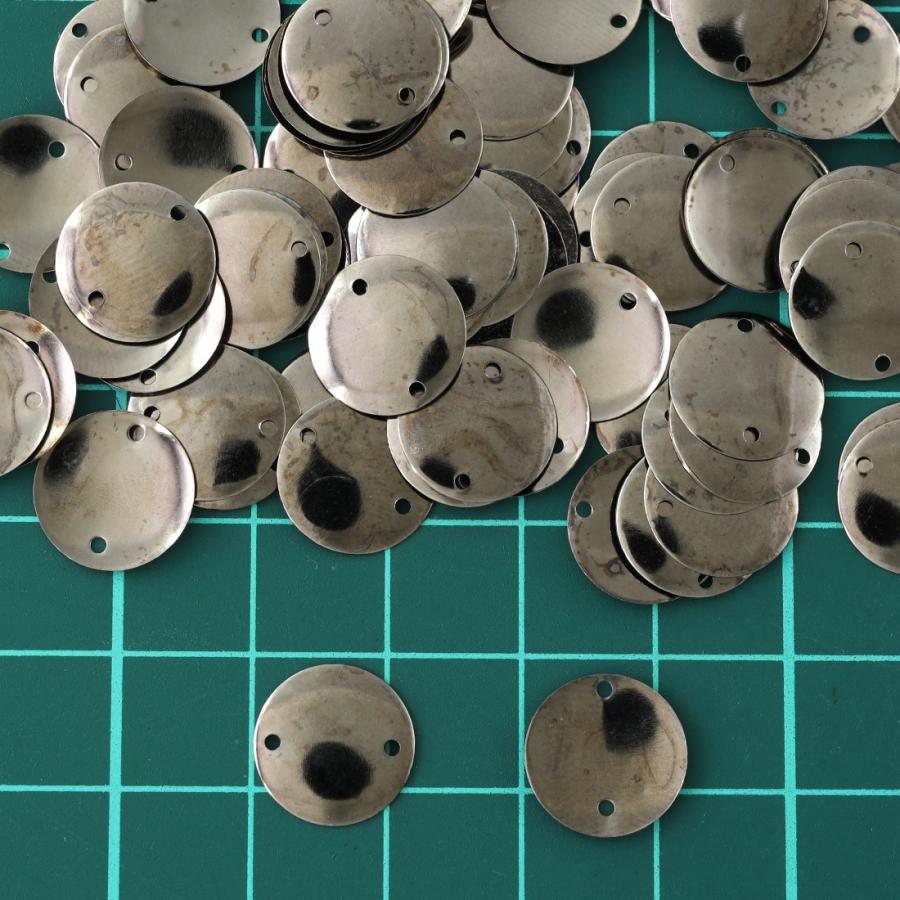 メタルパーツ プレート 丸 12mm 100個 ラウンドプレート 貼付台座 両穴 ガンメタリック ハンドメイド アクセサリーパーツ Ap1759 Ap1759 ファイニエ 通販 Yahoo ショッピング