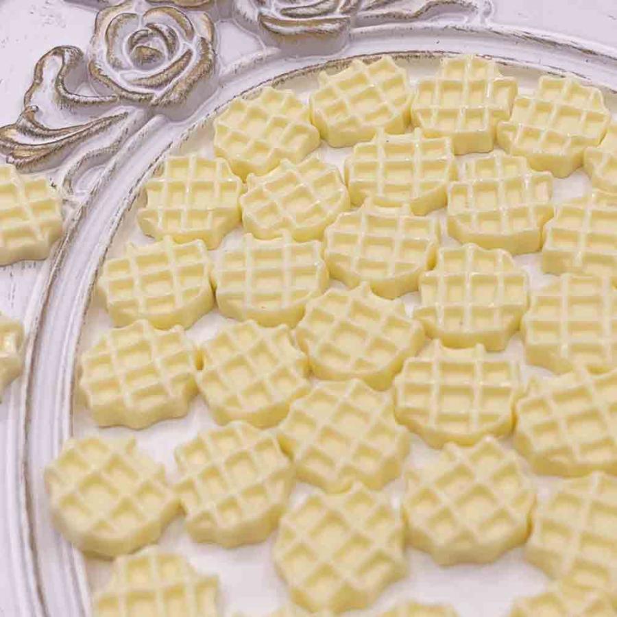 ネイルパーツ お菓子 ワッフル 11mm アイボリー スイーツ 蓄光 50個