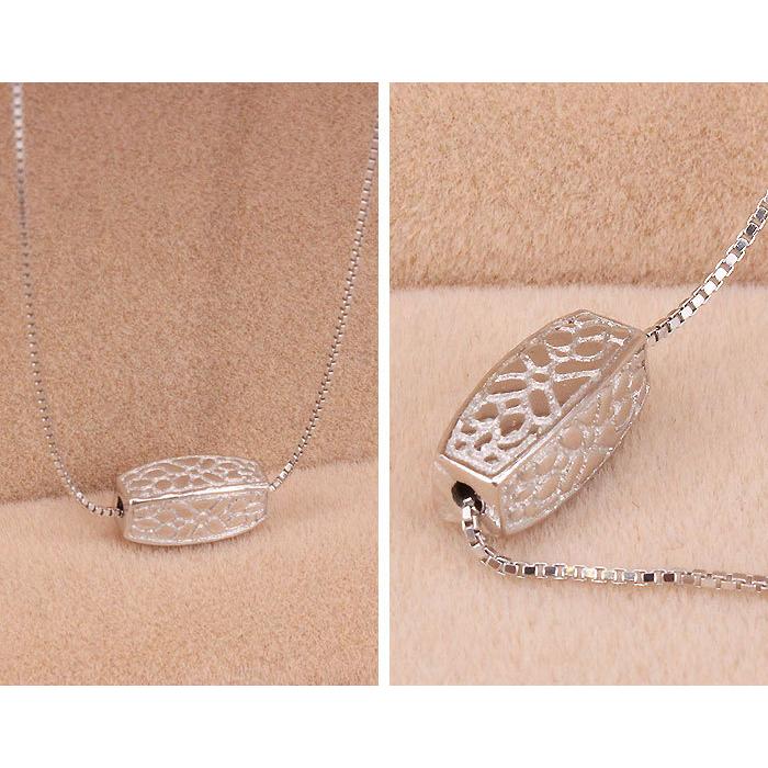 新品未使用　シルバー色 花モチーフ ネックレス ネックレス レディース 花モチーフ はなデザイン 一粒 プラチナ