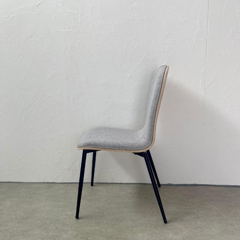 アスト カフェワークスチェア 座:グレー 脚:オーク 2脚セット アスト カフェワークスチェア 座:グレー 脚:オーク 2脚セット - メルカリ