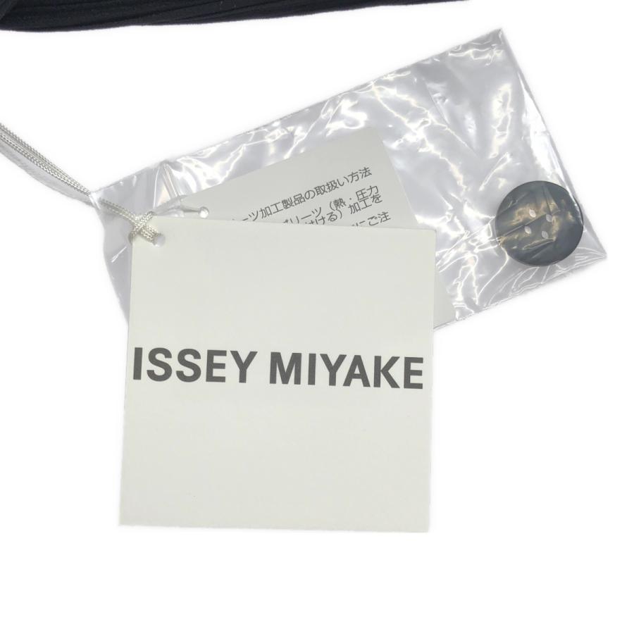 ISSEY MIYAKE（イッセイミヤケ） HATCHING ハッチング / プリーツ