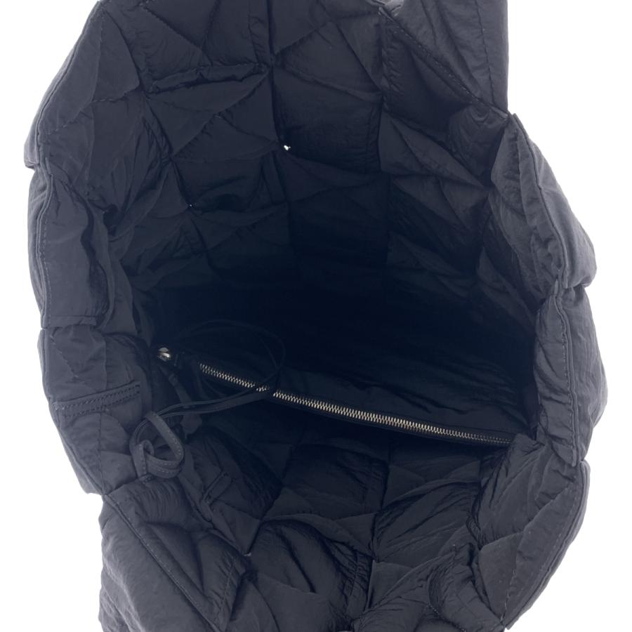【美品】  BOTTEGA VENETA / ボッテガヴェネタ | Padded Quilted Nylon Tote Bag / マキシイントレチャート パディット キルティッド トートバッグ  / ユニセックス / ポーチ付き | ブラック | メンズ BOTTEGA VENETA（ボッテガ・ヴェネタ） 【美品】 | Padded Quilted