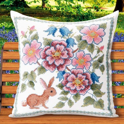 オリムパス クロスステッチ刺繍キット クッション 花咲く庭の小さな
