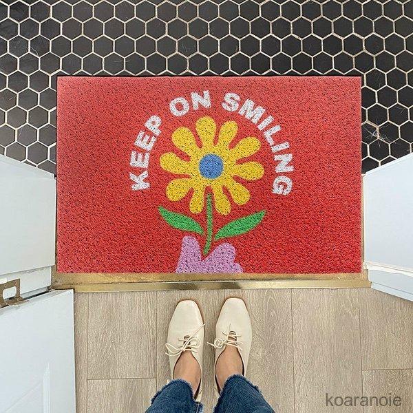 カーペット マット インテリア 模様替え シンプル おしゃれ 玄関 花柄 アニマル 鹿 イラスト ポップ キュート 明るい ピンク レッド オレンジ Xgk63 屋外用ドアマット Www Studioadventure Com