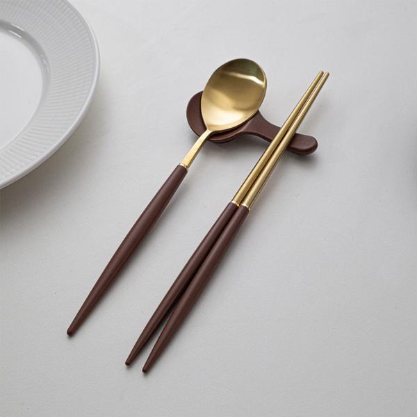 韓国　真鍮カトラリー　(スプーン＆箸、箸置き) 韓国製】真鍮お箸＆スプーン (2人用セット) | サランバン～まい