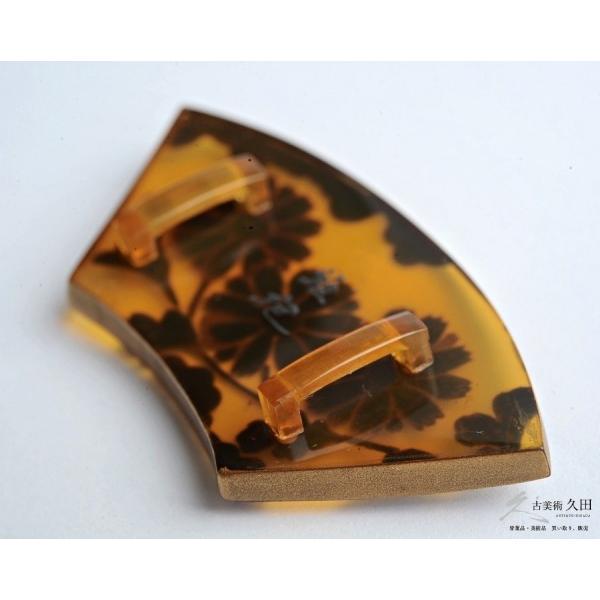 本鼈甲 べっ甲 雅抱 造 金蒔絵青貝象嵌菊花文 扇型 帯留 幅約6.1×2.8cm 
