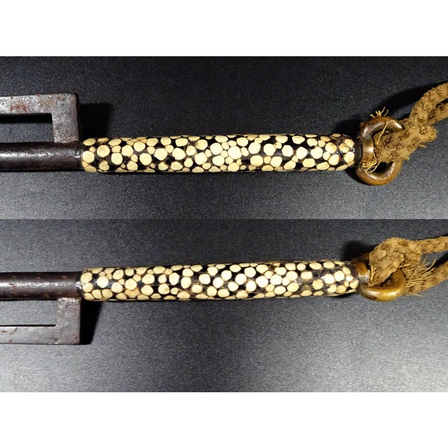 敬逢 秀逸 初品 十手・兜割コレクション 江戸時代 鉄地 丸形 鮫皮巻柄