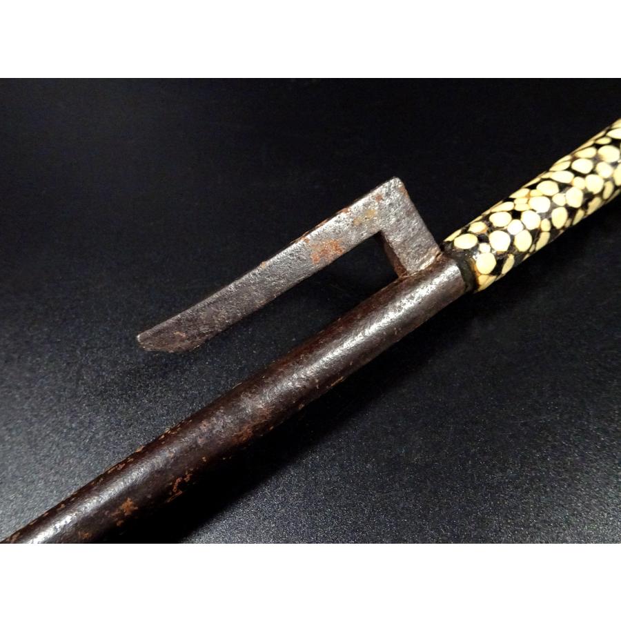 敬逢 秀逸 初品 十手・兜割コレクション 江戸時代 鉄地 丸形 鮫皮巻柄