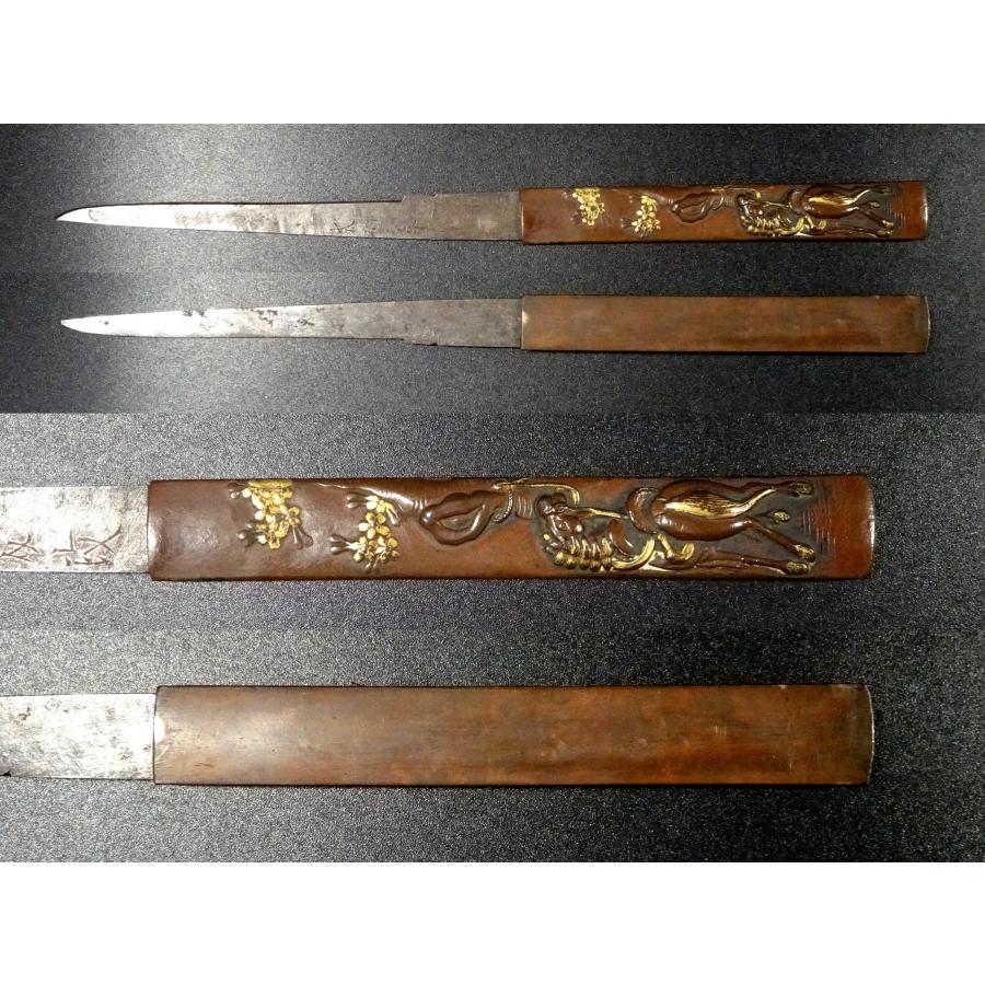 敬逢 秀逸 刀装具 短刀拵え 黒漆塗蛇腹鞘 螺鈿柄前 赤銅石目地金象嵌独鈷杵宝剣図鐔 素銅地小柄 四分一魚子地栗型 縁頭 目貫 Aの画像