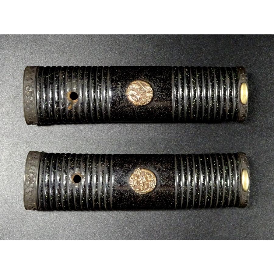 敬逢 秀逸 刀装具 短刀拵え 黒漆塗蛇腹鞘 螺鈿柄前 赤銅石目地金象嵌独鈷杵宝剣図鐔 素銅地小柄 四分一魚子地栗型 縁頭 目貫 Aの画像
