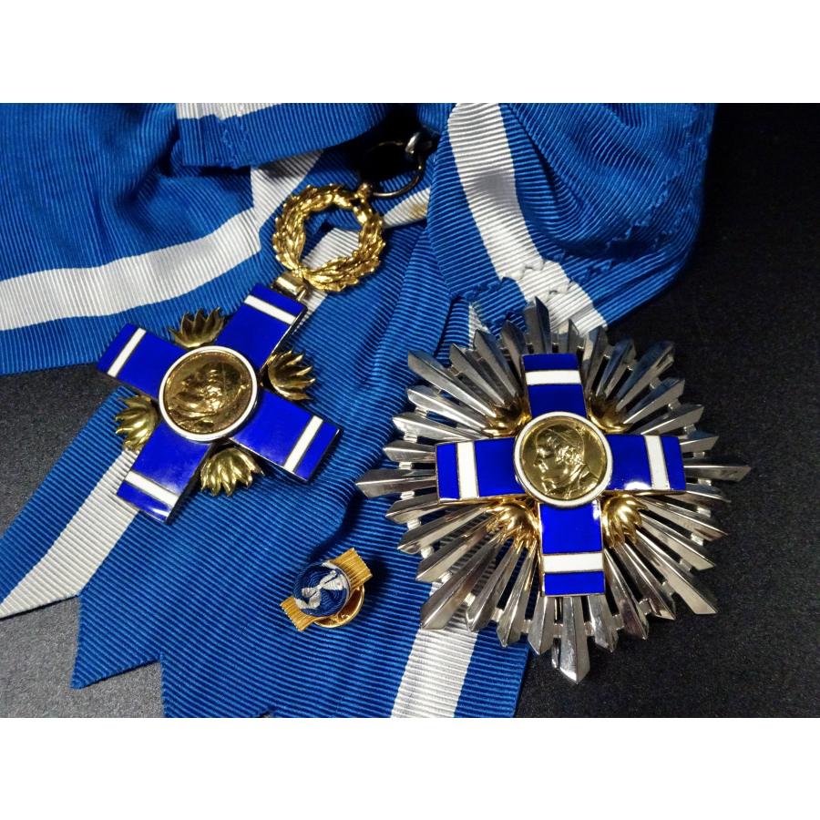 勲章です。 敬逢 至宝！ エルサドバドル共和国 国家勲章 ホセ・マティアス