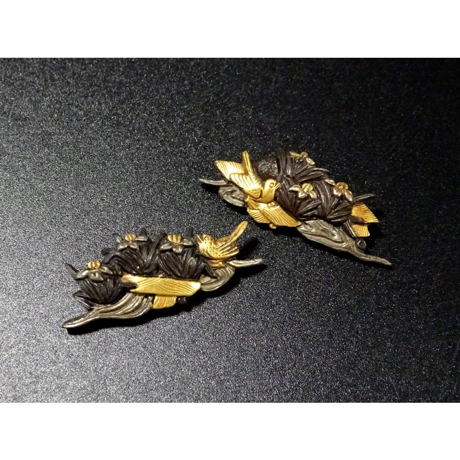 敬逢 秀逸 刀装具 菖蒲に鳥図目貫 無銘 赤銅地 容彫 金銀象嵌色絵 極上