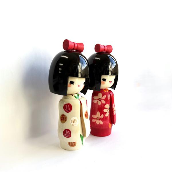 こけし 山岸作 乙女袖白、赤 KOKESHI JAPN 振袖 創作こけし 日本製