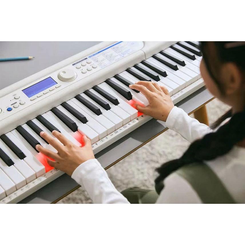 CASIO（カシオ） LK-540 WE キーボード お手入れクロス付き 光ナビ 61