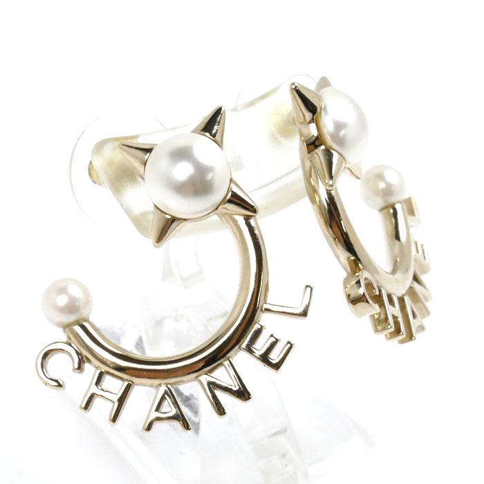 CHANEL（シャネル） メタル パール ロゴ ピアス レディース 中古