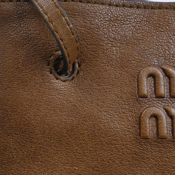 新品 定価以下 miumiu ミュウミュウ ナッパレザー ミニバッグ ブラウン シンプルな ≪MIUMIU≫ ナッパレザー ミニショルダーバッグ 茶色
