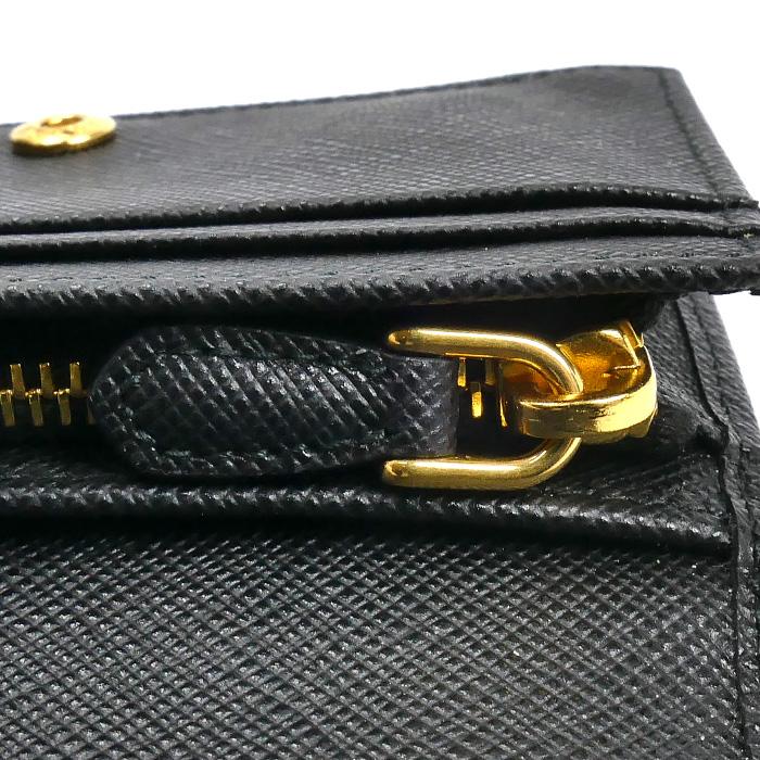 PRADA（プラダ） サフィアーノ トライアングル 二つ折り財布 ブラック