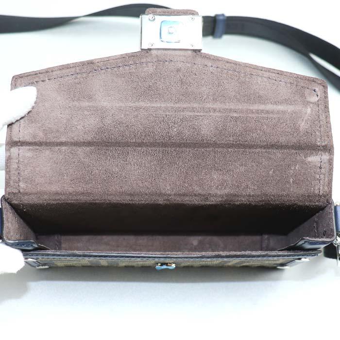 FENDI（フェンディ） バゲット ソフトトランク フォンポーチ