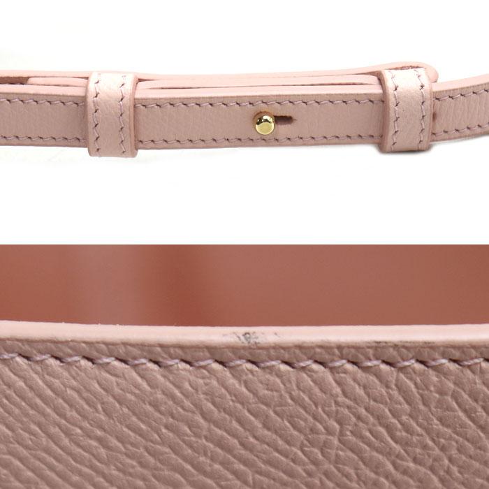 Salvatore Ferragamo サルヴァトーレフェラガモ ニューヴァラ